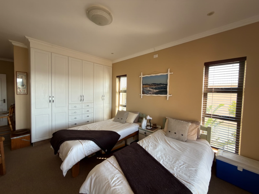 6 Bedroom Property for Sale in West Bank Eastern Cape